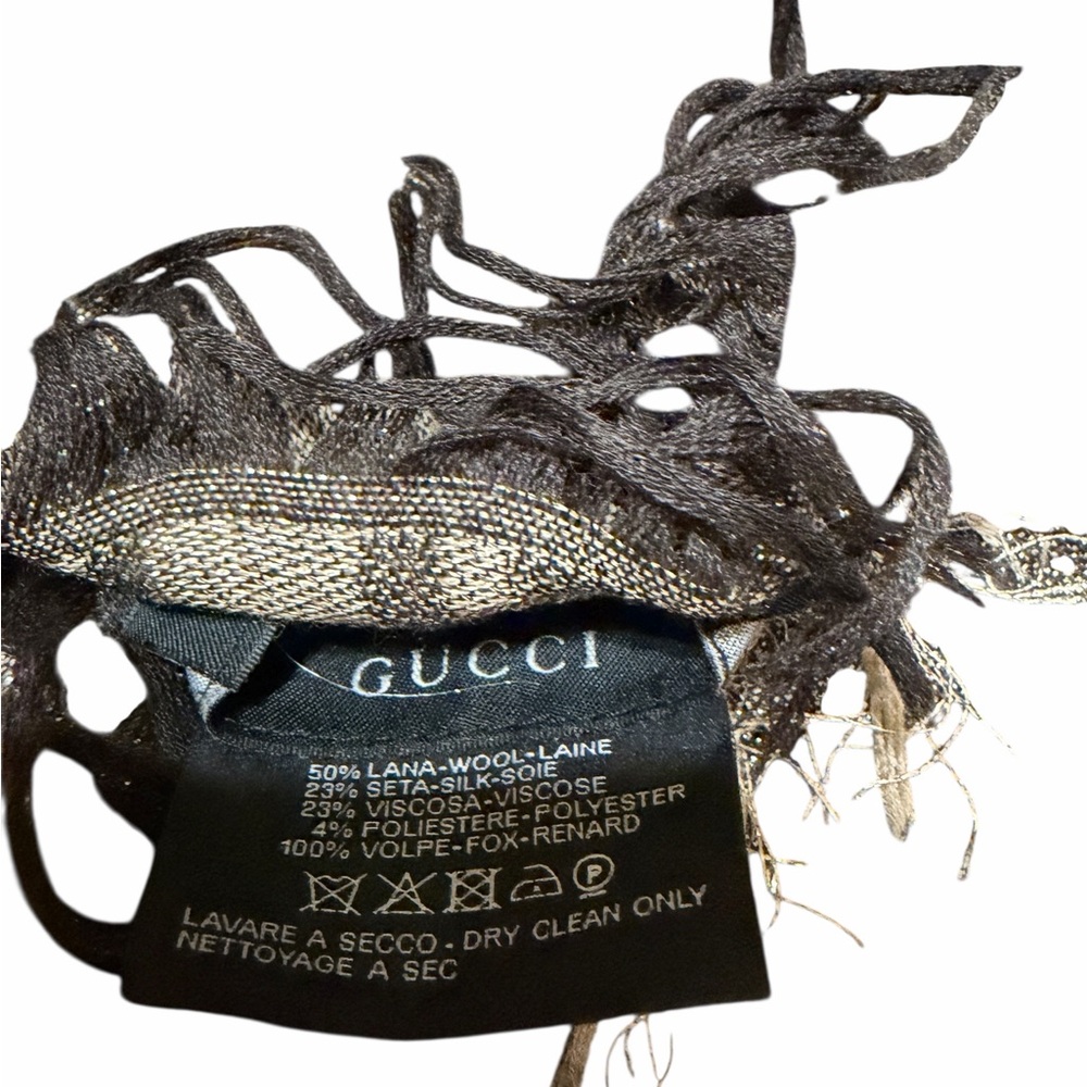Authentic Gucci Brabd New and Never Worn Reversible Poncho with Fox Fur Trim - Picture 8 of 8